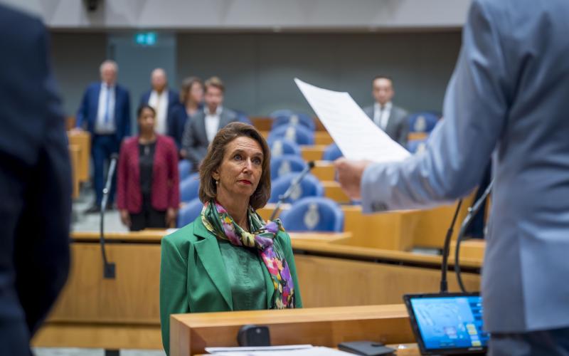 Linda Molenaar Substituut ombudsman tijdens haar beëdiging in de Tweede Kamer