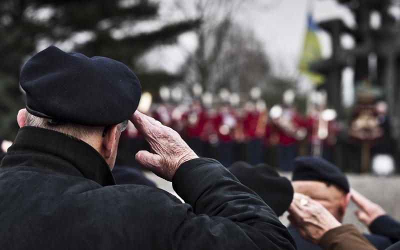 Foto van een herdenking militairen