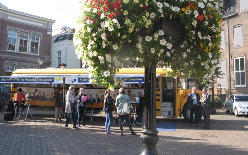 Foto van de ombudsbus